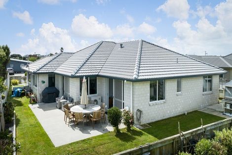 Photo of property in 15 Reel Road, Athenree, Waihi Beach, 3611