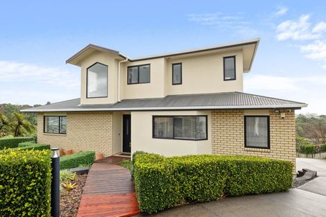 Photo of property in 10 Larsen Place, Merrilands, New Plymouth, 4312