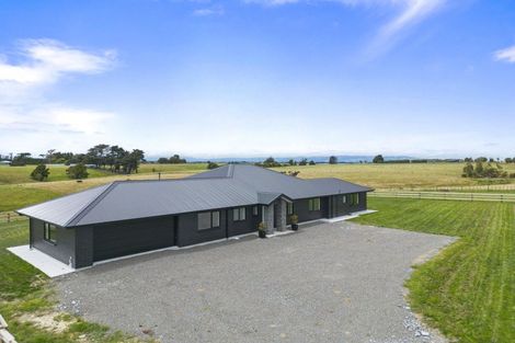 Photo of property in 539 Cemetery Road, Sanson, Palmerston North, 4479