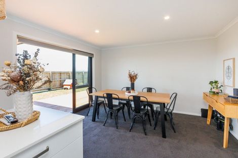 Photo of property in 50 Atlantic Drive, Fitzherbert, Palmerston North, 4410