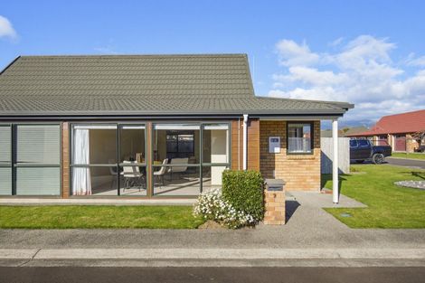 Photo of property in Rangeview Villas, 9/9 Fuller Close, Levin, 5510