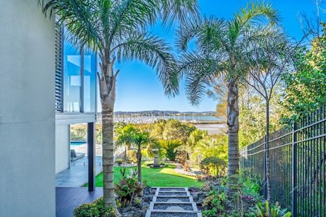 Photo of property in 28 Mansion Court, West Harbour, Auckland, 0618
