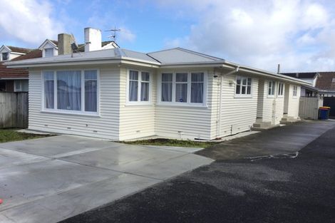 Photo of property in 208 Te Atatu Road, Te Atatu South, Auckland, 0610