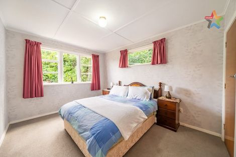 Photo of property in 2 Singers Road, Korokoro, Lower Hutt, 5012