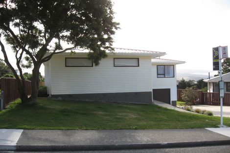 Photo of property in 54 Link Road, Newlands, Wellington, 6037
