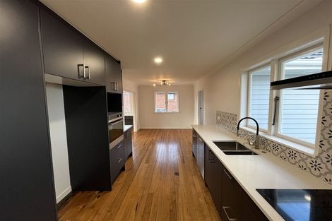 Photo of property in 71 Archibald Road, Kelston, Auckland, 0602