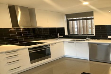 Photo of property in 4/15 Chivalry Road, Glenfield, Auckland, 0629