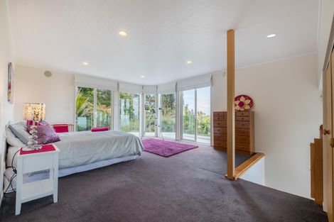 Photo of property in 412 Scenic Drive, Waiatarua, Auckland, 0612