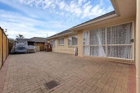 Photo of property in 1 Monash Place, Flat Bush, Auckland, 2016