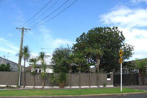 Photo of property in 1/19 Saltburn Road, Milford, Auckland, 0620