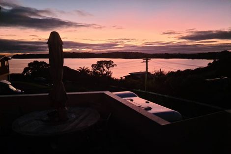 Photo of property in 2 Swann Beach Road, Stanmore Bay, Whangaparaoa, 0932