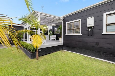 Photo of property in 35 Ngatai Road, Otumoetai, Tauranga, 3110