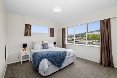 Photo of property in 2 Whirinaki Crescent, Heretaunga, Upper Hutt, 5018