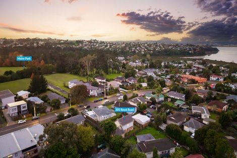 Photo of property in 305 Royal Road, Massey, Auckland, 0614