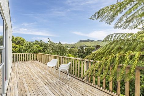Photo of property in 5 Te Reinga View, Tawa, Wellington, 5028