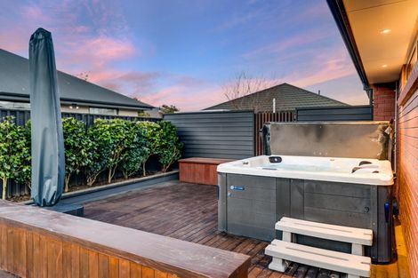 Photo of property in 18 Westpark Drive, Burnside, Christchurch, 8053