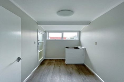 Photo of property in 2/82 Moore Street, Hillcrest, Auckland, 0627