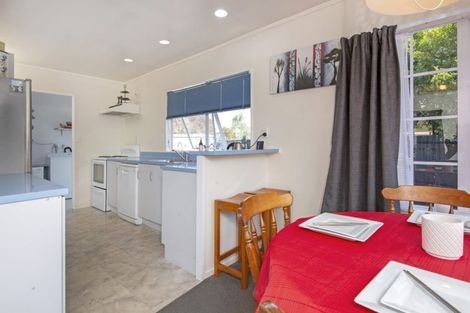 Photo of property in 58 De Quincey Terrace, Highland Park, Auckland, 2010