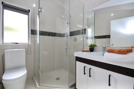 Photo of property in 21 Kia Ora Road, Beach Haven, Auckland, 0626