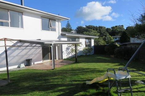 Photo of property in 102 Churton Drive, Churton Park, Wellington, 6037