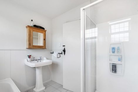 Photo of property in 48 Withells Road, Avonhead, Christchurch, 8042