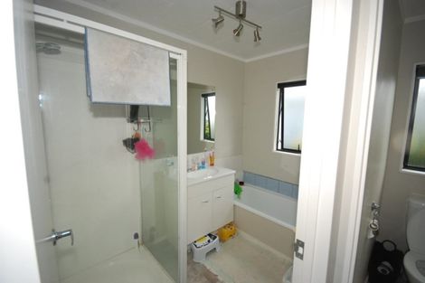 Photo of property in 3/219 Don Buck Road, Massey, Auckland, 0614