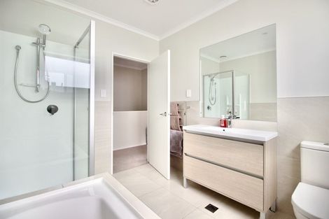 Photo of property in 7 Uma Grove, Hobsonville, Auckland, 0616