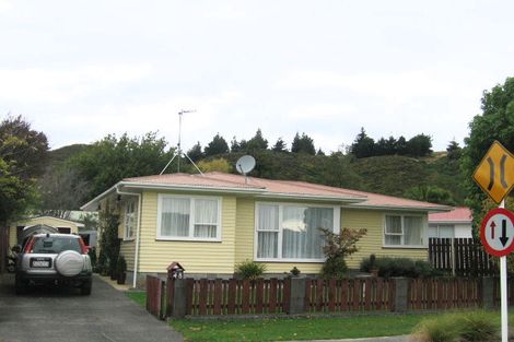 Photo of property in 48 Hillside Drive, Maoribank, Upper Hutt, 5018