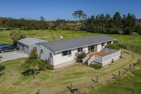 Photo of property in 37 Te Pua School Road, Helensville, 0875