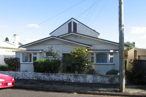 Photo of property in 2 Rattray Street, Devonport, Auckland, 0624