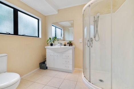 Photo of property in 15 Gardone Terrace, Conifer Grove, Takanini, 2112