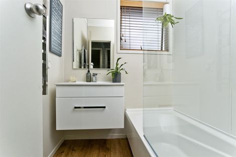 Photo of property in 20 Pavola Grove, Glenfield, Auckland, 0629