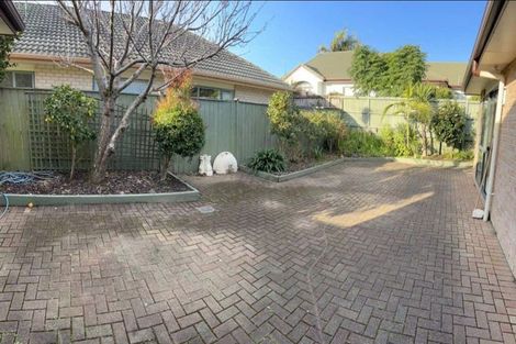 Photo of property in 16 Middlefield Drive, East Tamaki Heights, Auckland, 2016
