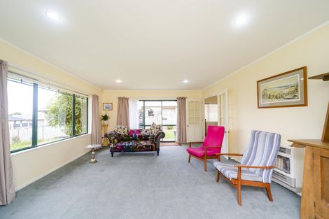 Photo of property in 157 Ruapehu Drive, Fitzherbert, Palmerston North, 4410