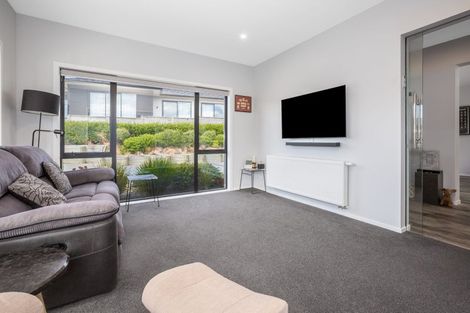 Photo of property in 55 Queen Charlotte Drive, Aotea, Porirua, 5024