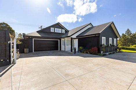 Photo of property in 51 Coutts Way, Fitzherbert, Palmerston North, 4410