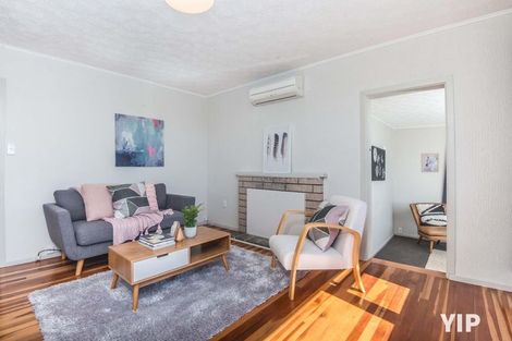 Photo of property in 11 Link Road, Newlands, Wellington, 6037