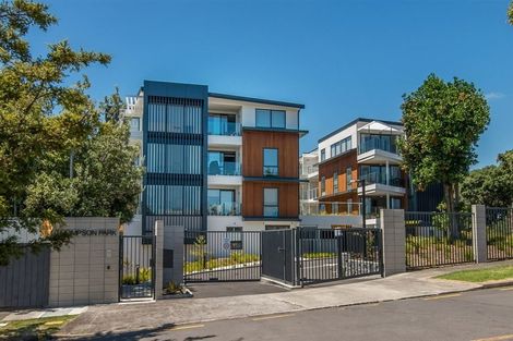 Photo of property in 8 Thompson Park Road, Mount Wellington, Auckland, 1060