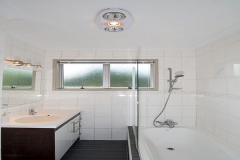 Photo of property in 16 Waikaremoana Place, Pakuranga Heights, Auckland, 2010