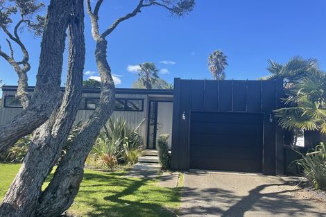 Photo of property in 21 Alfred Street, Northcote Point, Auckland, 0627