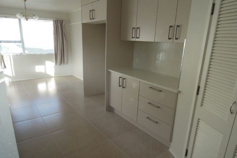 Photo of property in 4 St Catherine Crescent, West Harbour, Auckland, 0618