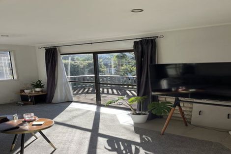 Photo of property in 36 Deverell Place, Northcross, Auckland, 0632