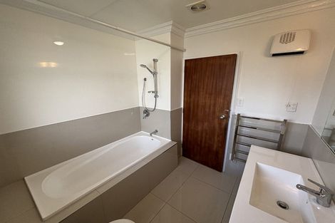 Photo of property in 33 Berkley Avenue, Hillcrest, Hamilton, 3216