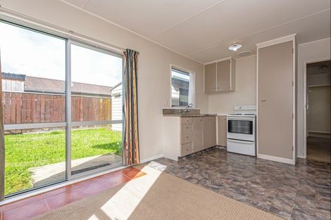 Photo of property in 15 Leander Place, Milson, Palmerston North, 4414