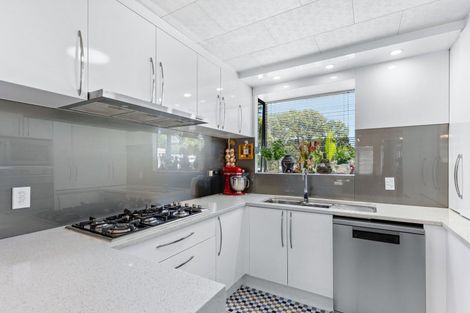 Photo of property in 15 Marinich Drive, Ranui, Auckland, 0612