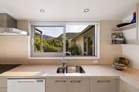 Photo of property in 3 Stafford Street, Arrowtown, 9302