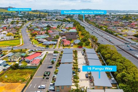 Photo of property in 16 Pangu Way, Mangere, Auckland, 2022