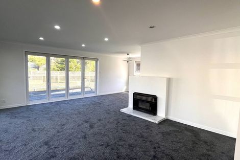 Photo of property in 15 Glenroy Place, Green Bay, Auckland, 0604