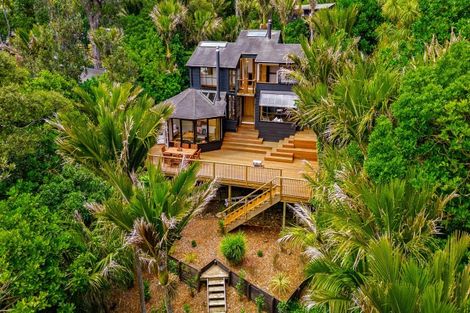 Photo of property in 55 Rayner Road, Piha, New Lynn, 0772