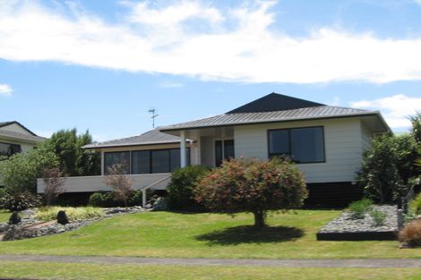 Photo of property in 25 Stella Drive, Clarks Beach, 2122